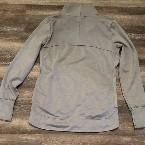 Athleta Light Gray mock Neck workout top kangaroo pockets thumb holes athleisure - Picture 6 of 7